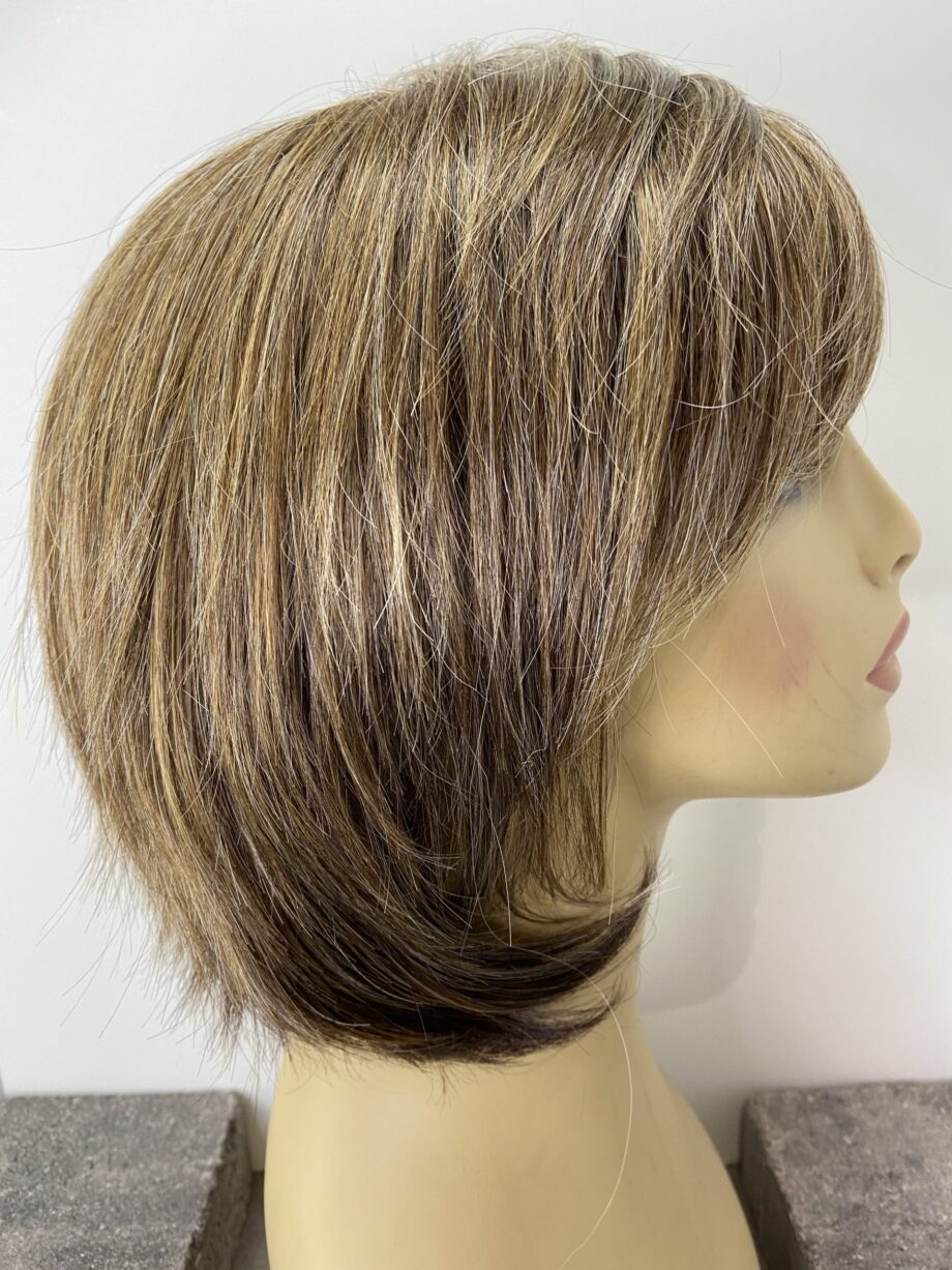 Beautiful brown mid length wig. Pplbrms785