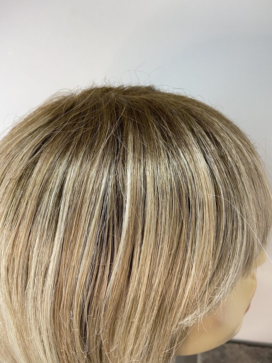 Blonde rooted wig. Plblms6021