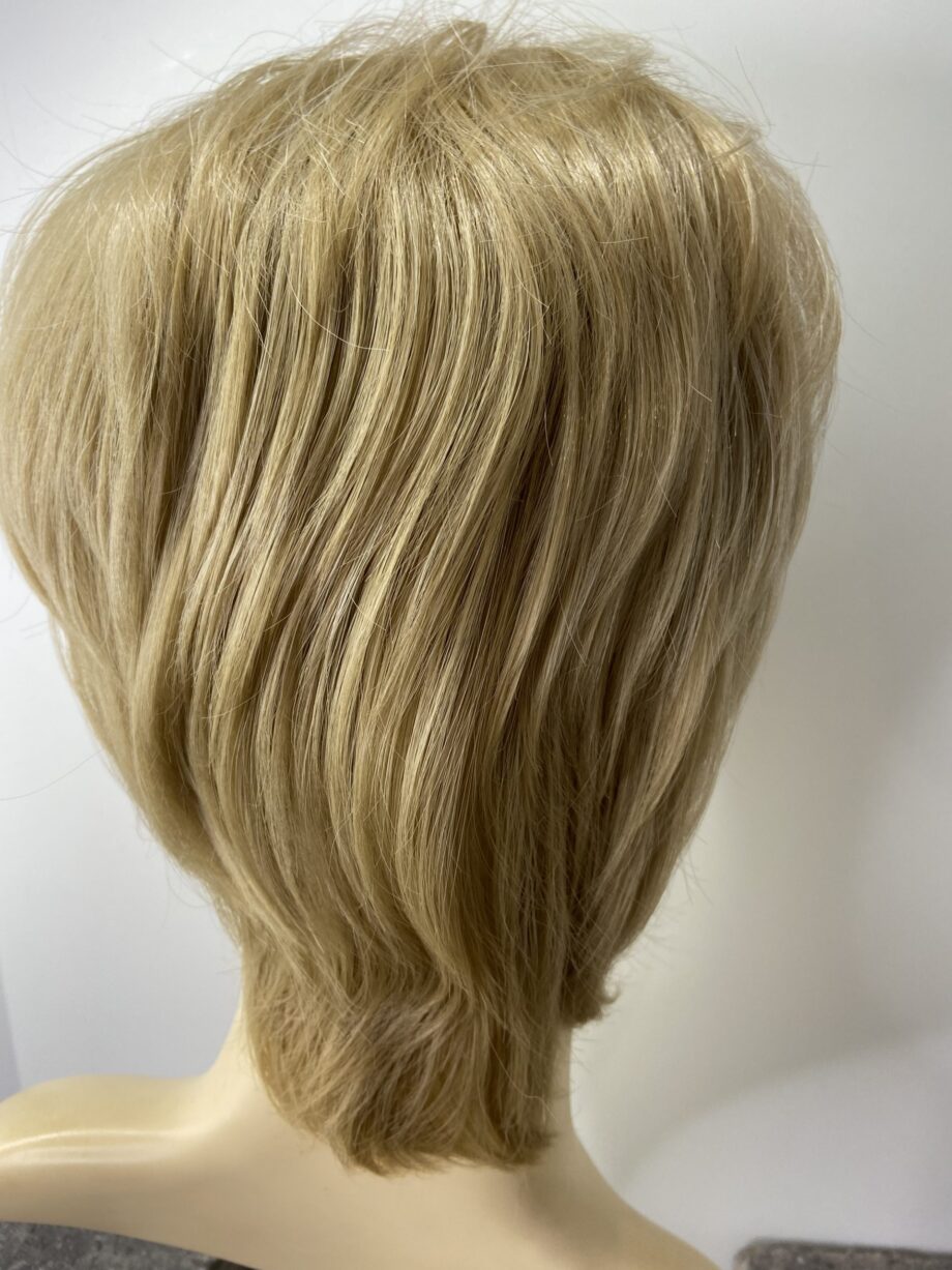 Full light blonde wig. Pplblms788
