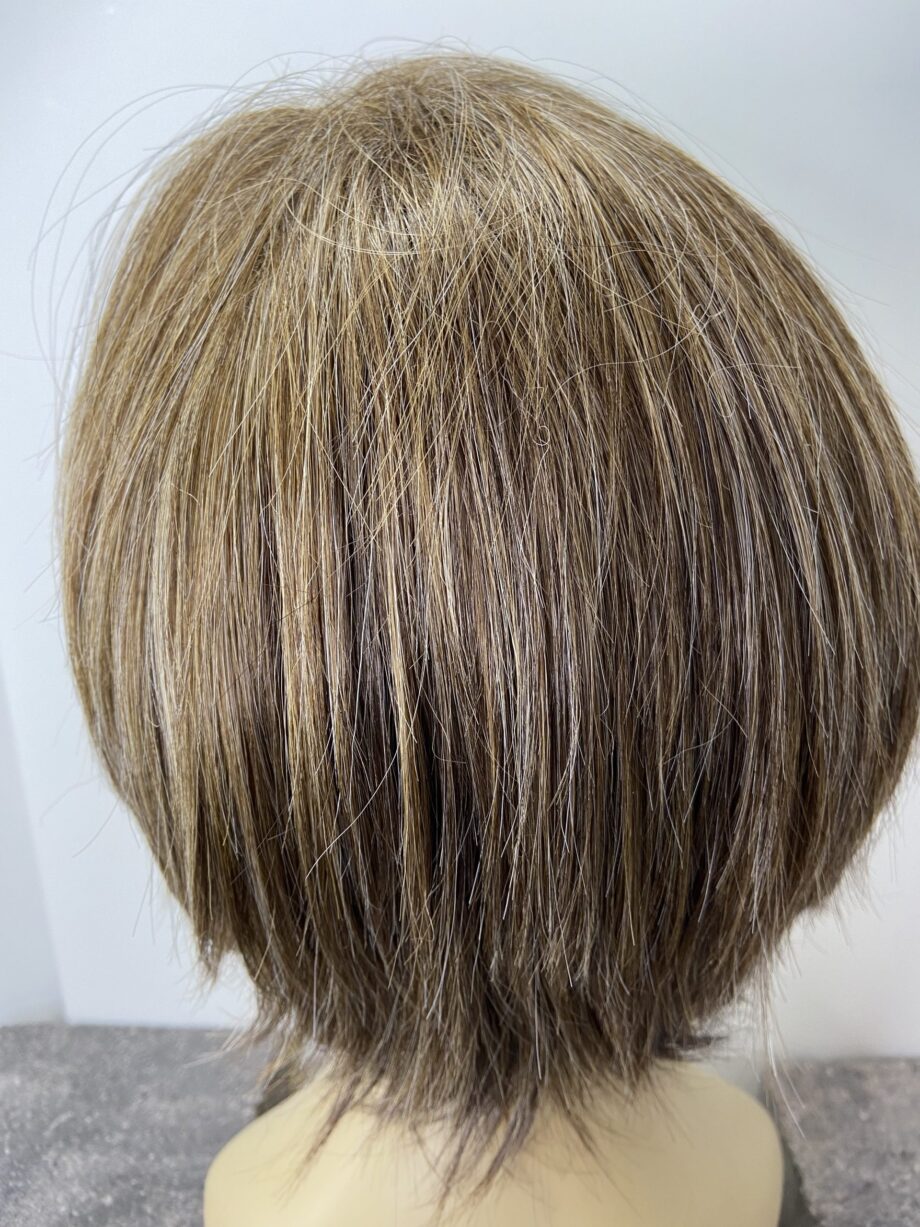 Beautiful brown mid length wig. Pplbrms785