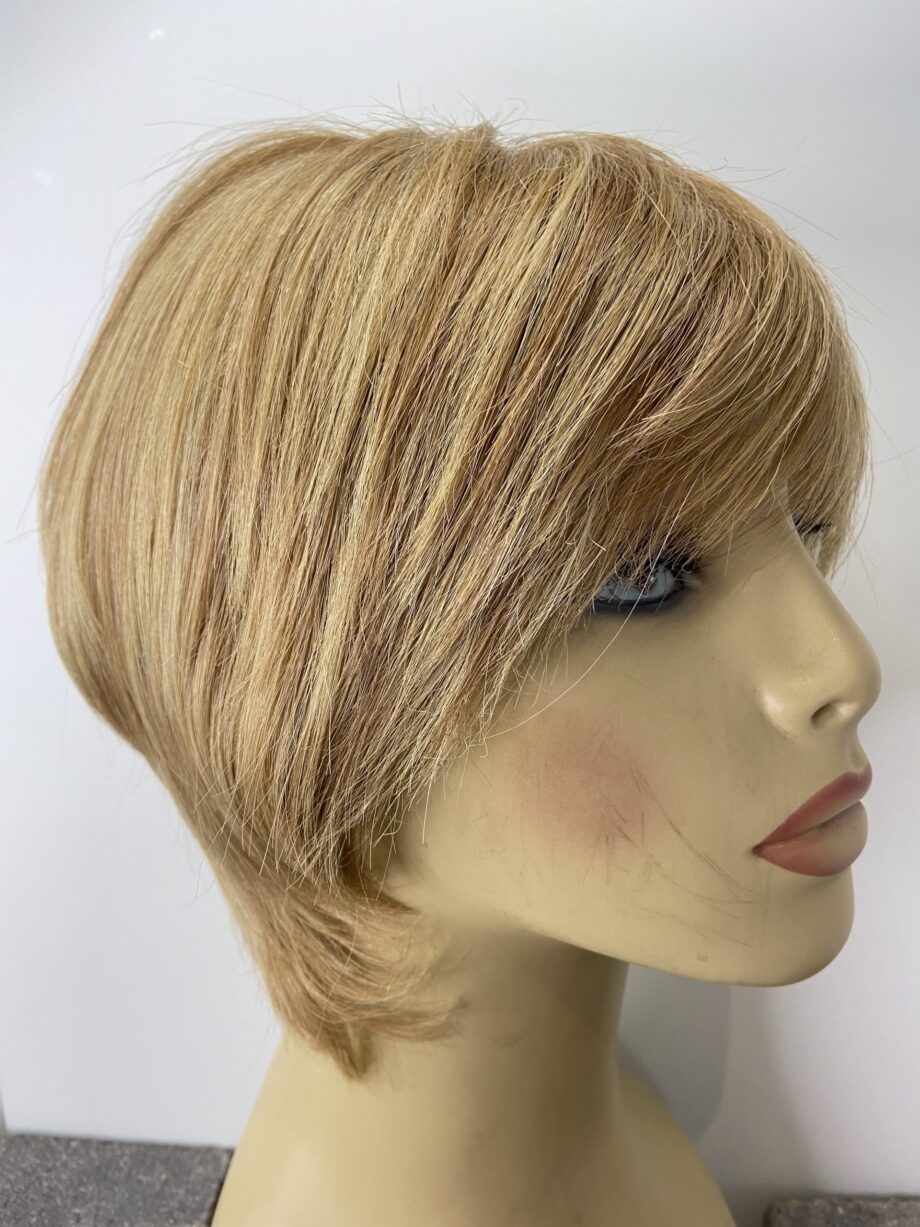 Honey blonde soft wig. Pplblss787