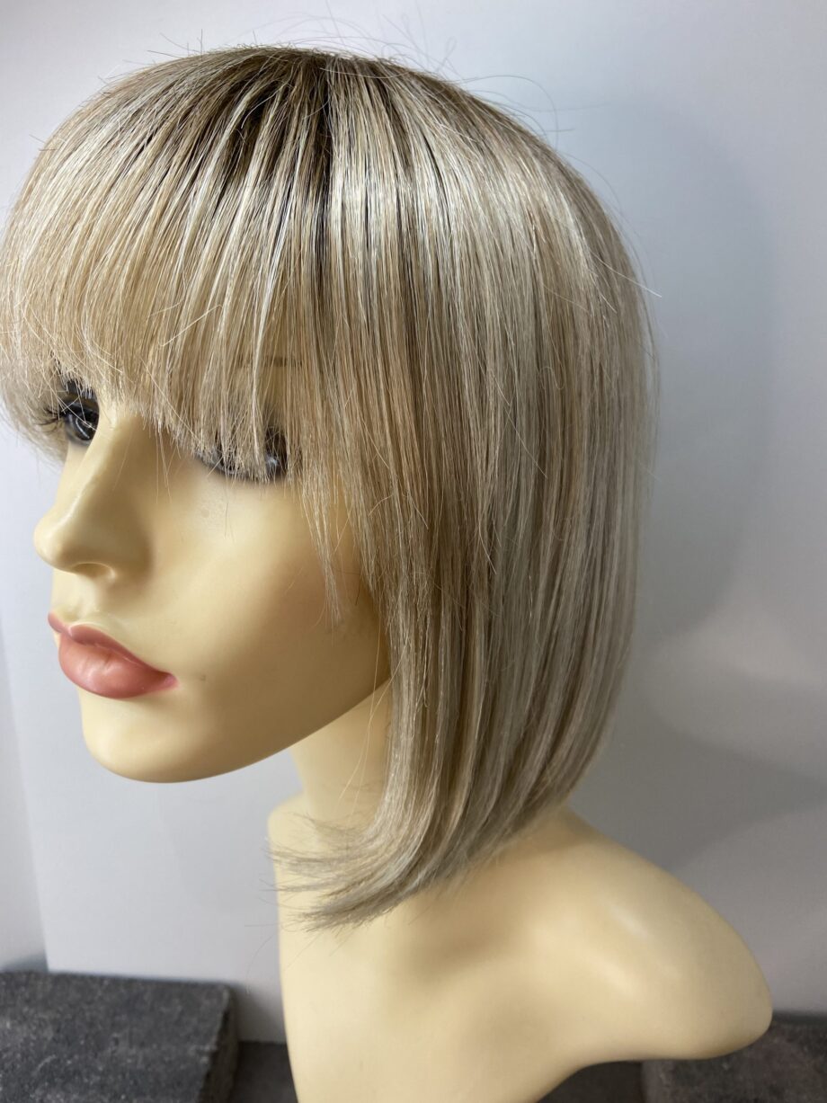 Blonde rooted mid length. Plblms6023