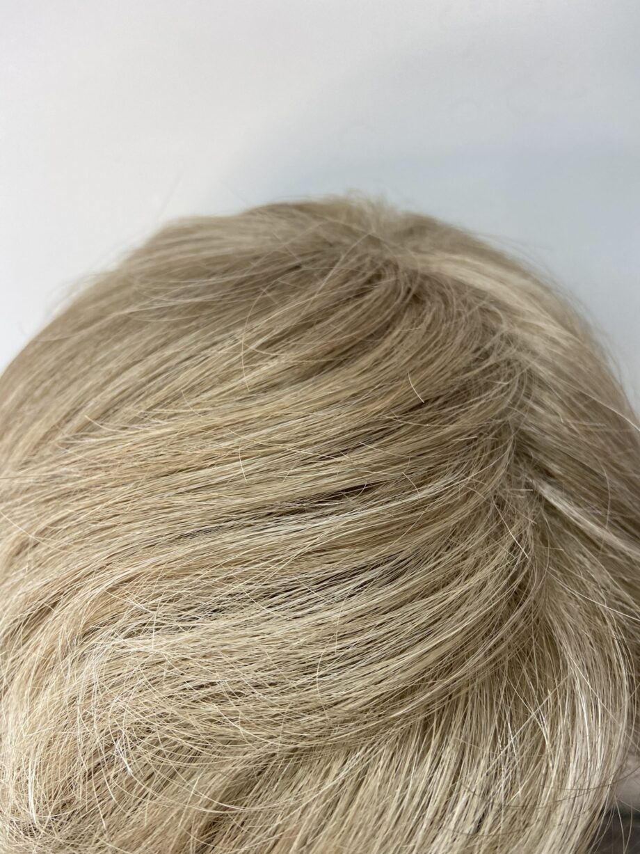 Soft blonde wig. Bplmw71