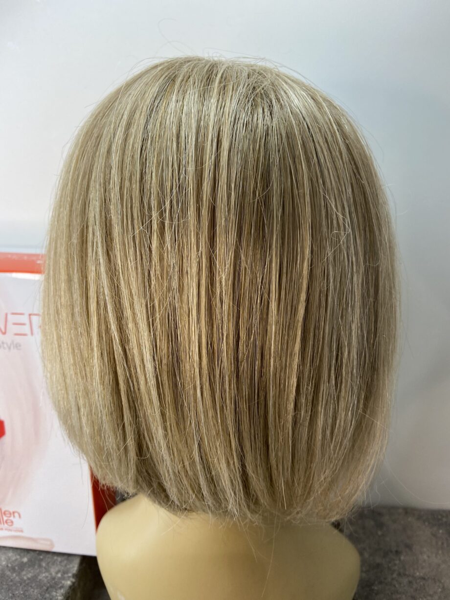 Blonde wig. Bblms63