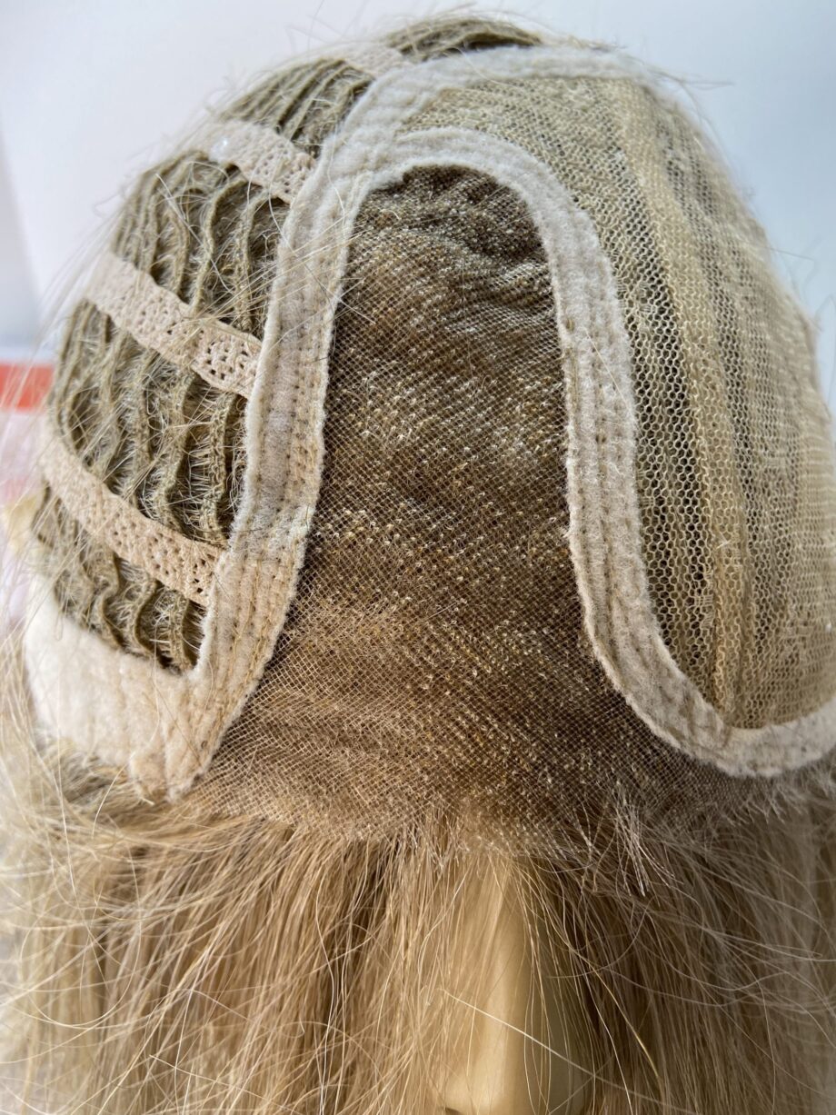 Blonde wig. Bblms63