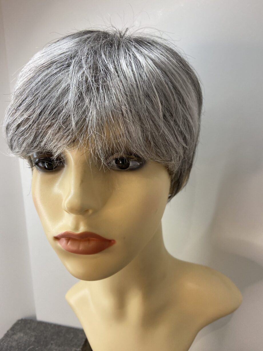 Short silver grey wig. Plgss6026