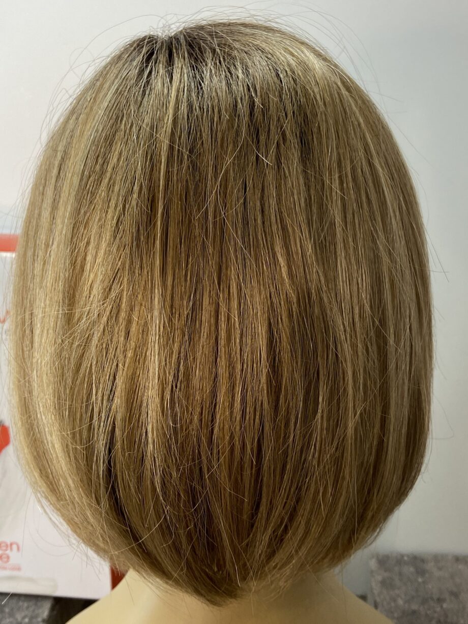 Blonde wig. Bblms61