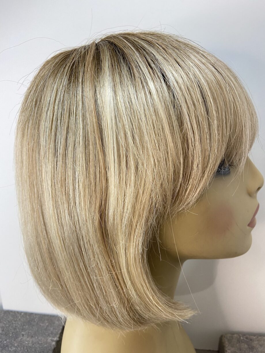 Rooted blonde wig. Plblms6022