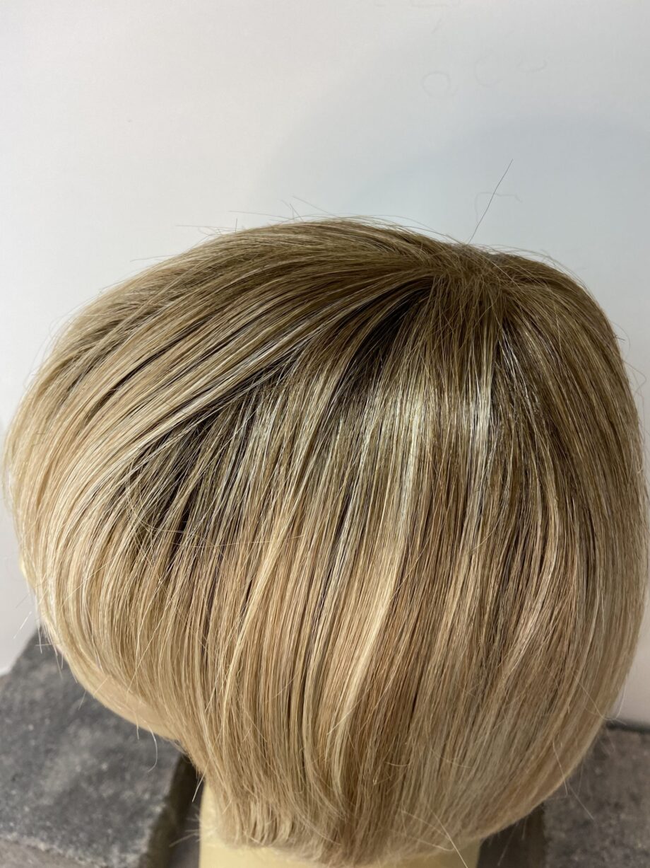 Rooted blonde wig. Plblms6022