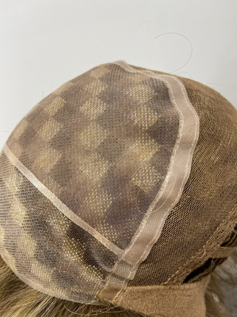 New short blonde/ light brown wig. Nplblsw68
