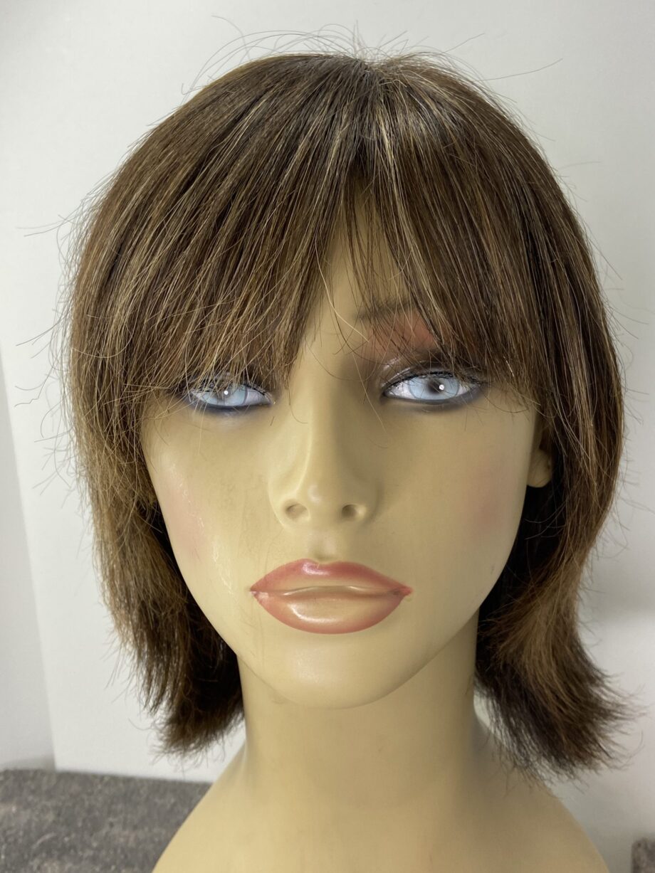 Mid length brown wig. Pplbrms789