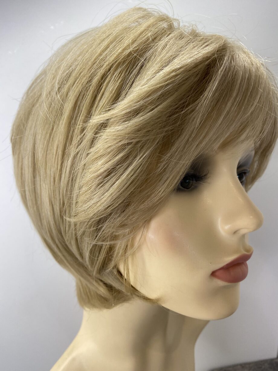 Full light blonde wig. Pplblms788