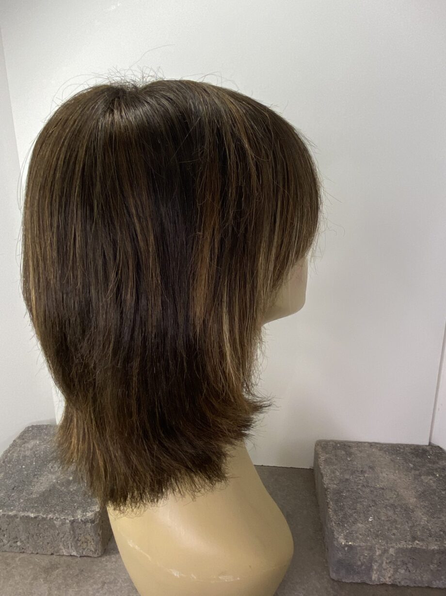 Mid length brown wig. Pplbrms789