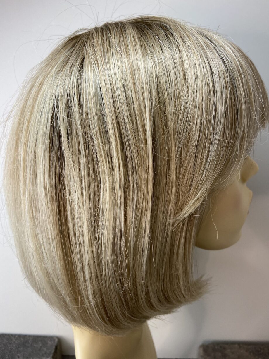 Blonde rooted mid length. Plblms6023