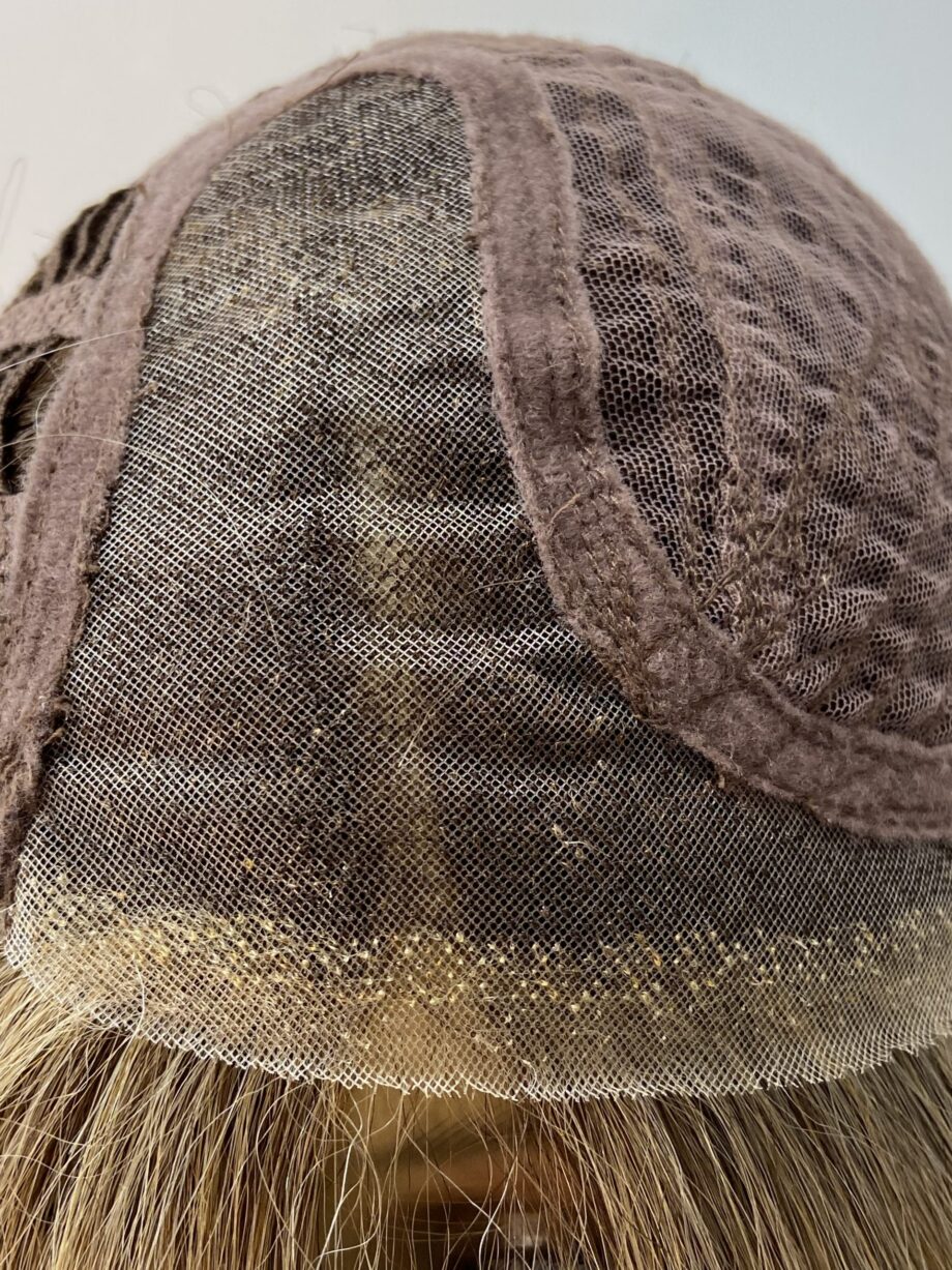 Blonde wig. Bblms61