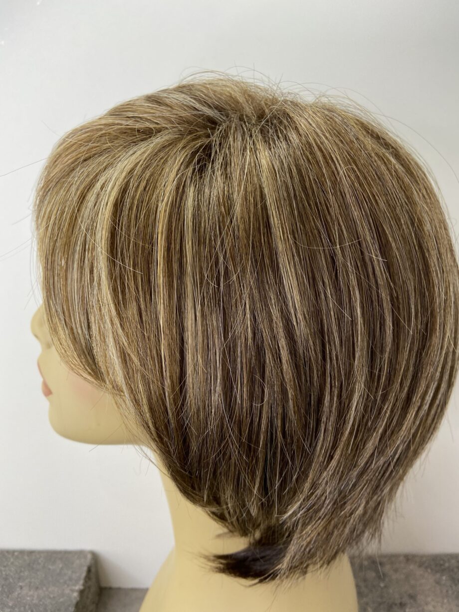 Beautiful brown mid length wig. Pplbrms785