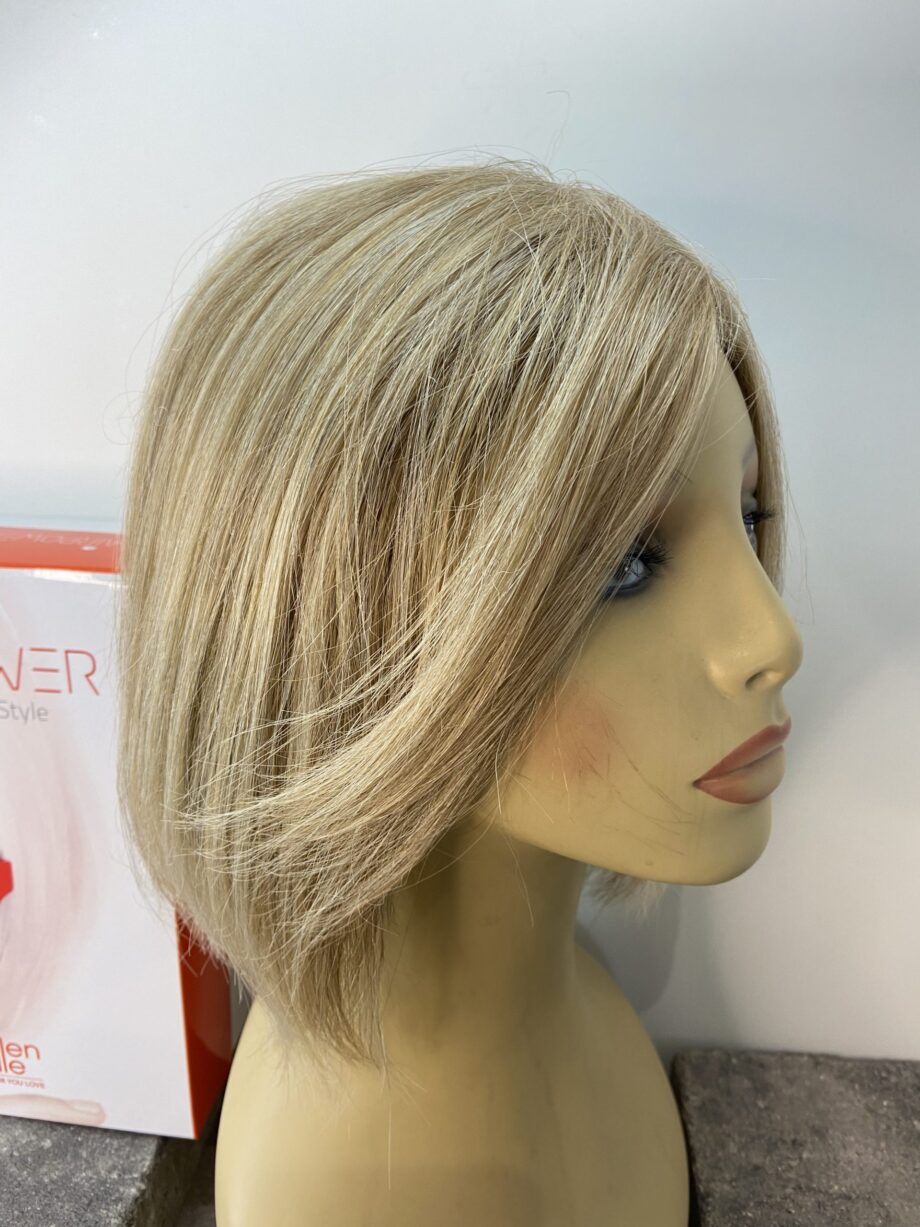 Blonde wig. Bblms63