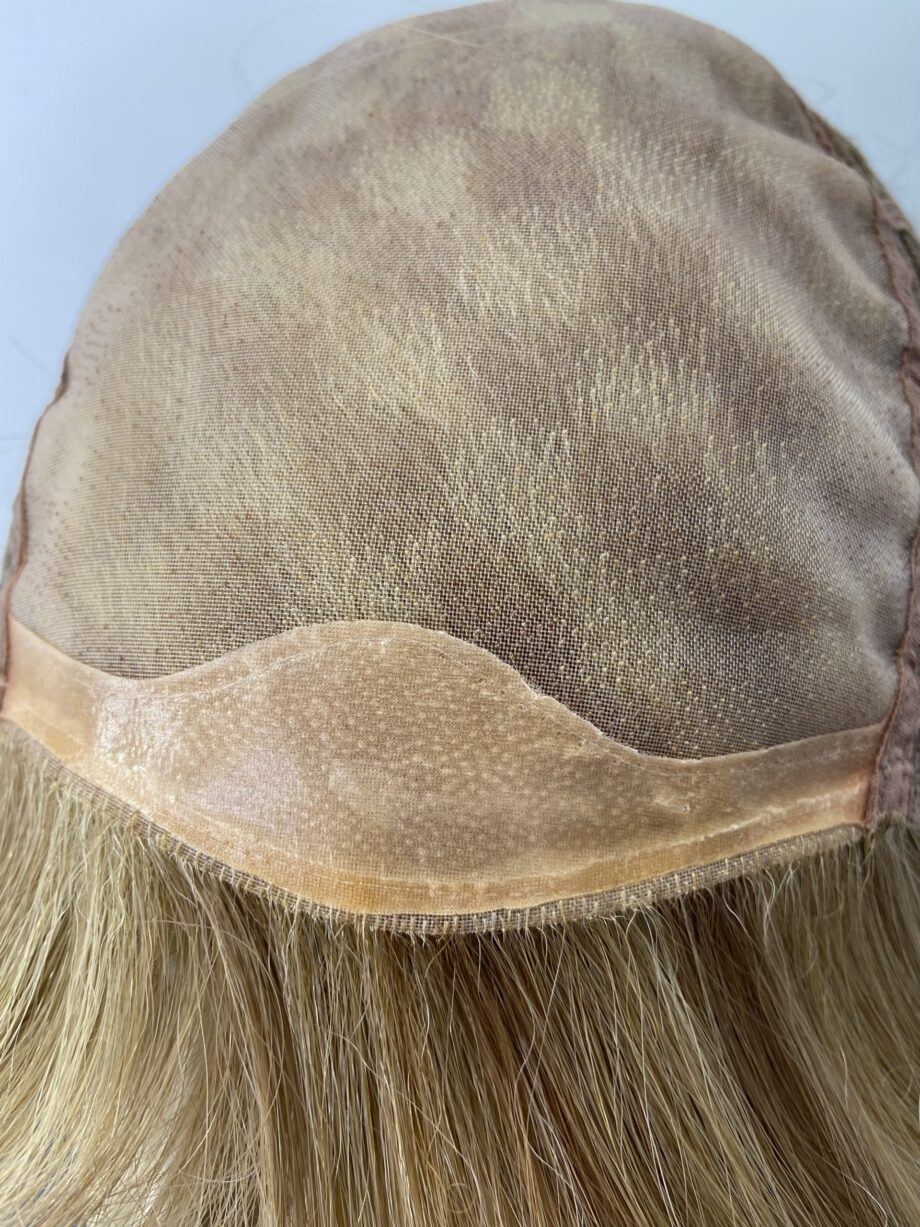 Honey blonde soft wig. Pplblss787