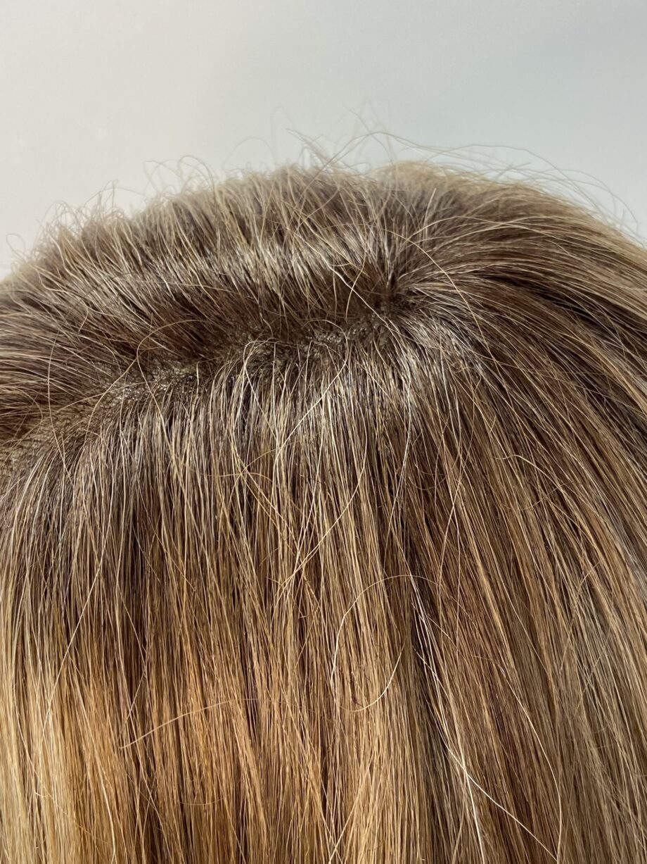 Blonde wig. Bblms61