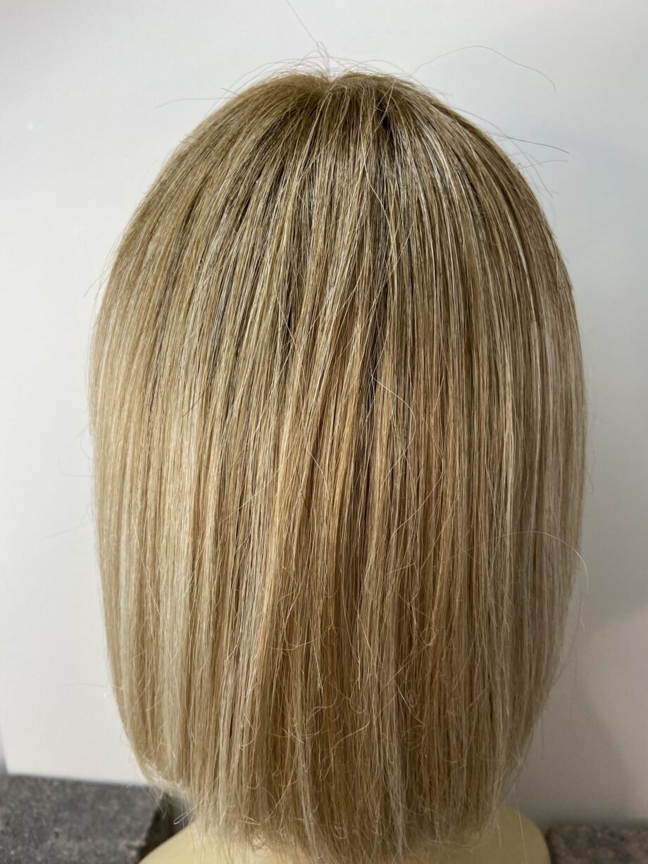 Rooted blonde wig. Plblms6022