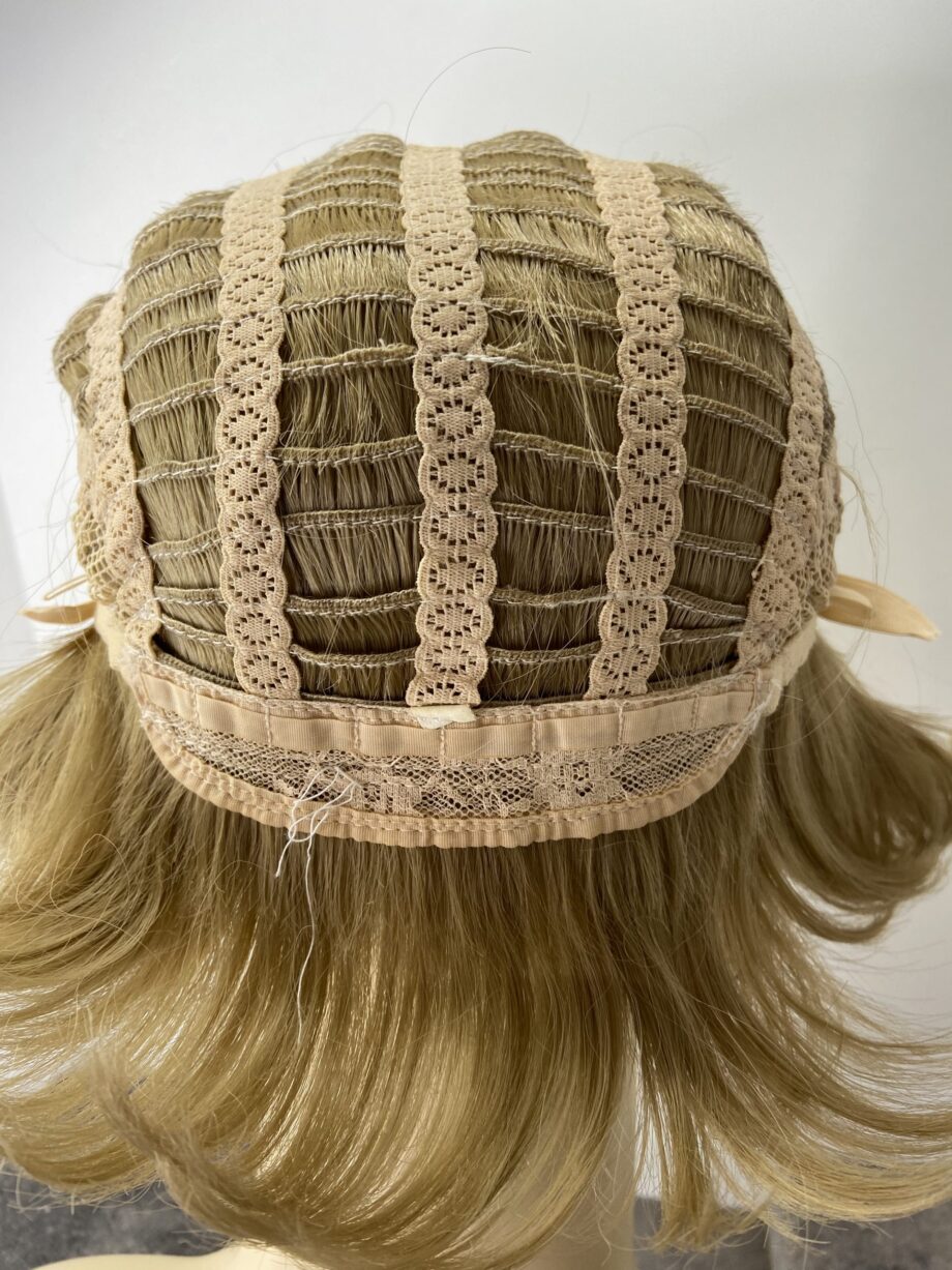 Full light blonde wig. Pplblms788