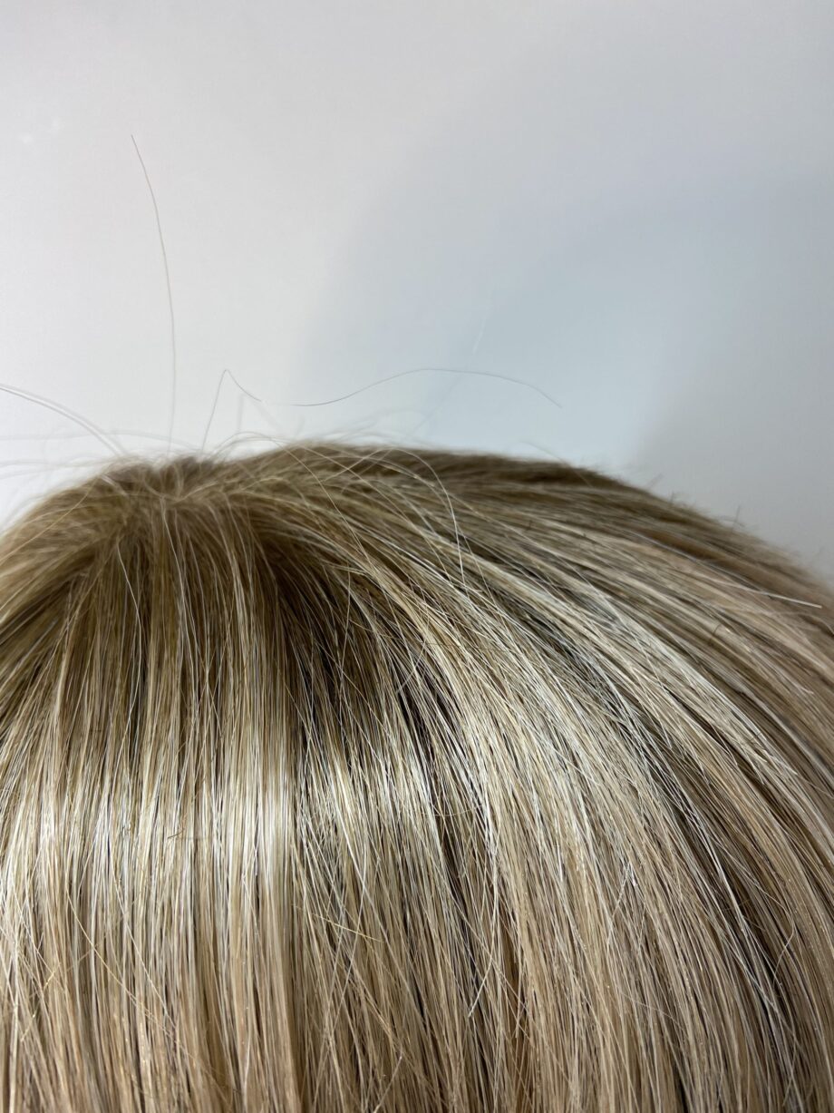 Blonde rooted mid length. Plblms6023