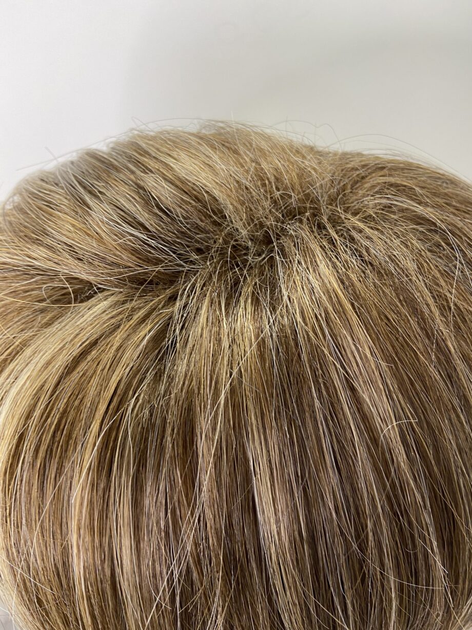 Beautiful brown mid length wig. Pplbrms785