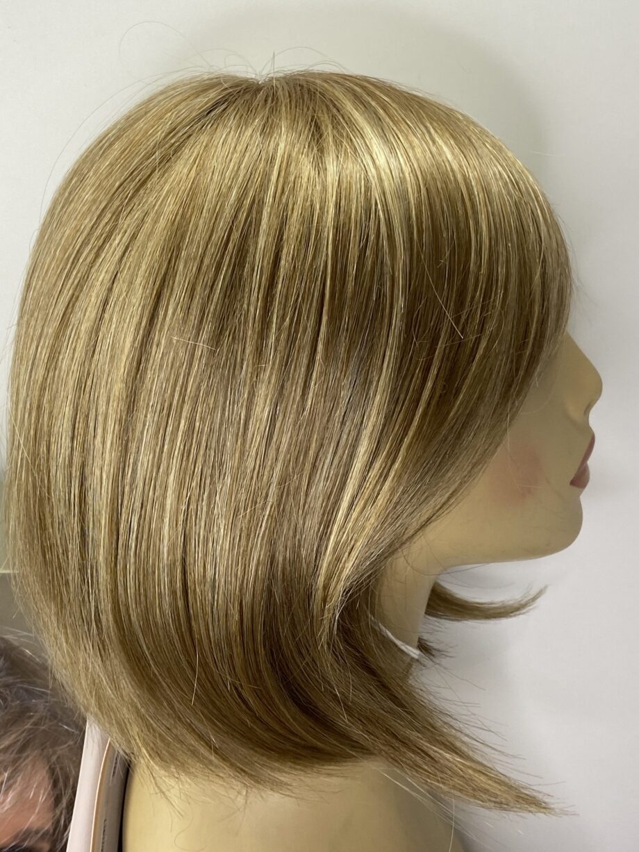 New boxed soft cap blonde wig. Bblls82