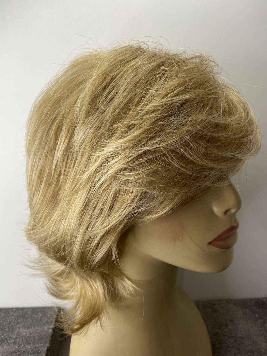 Long blonde wig. Pplblmc7997