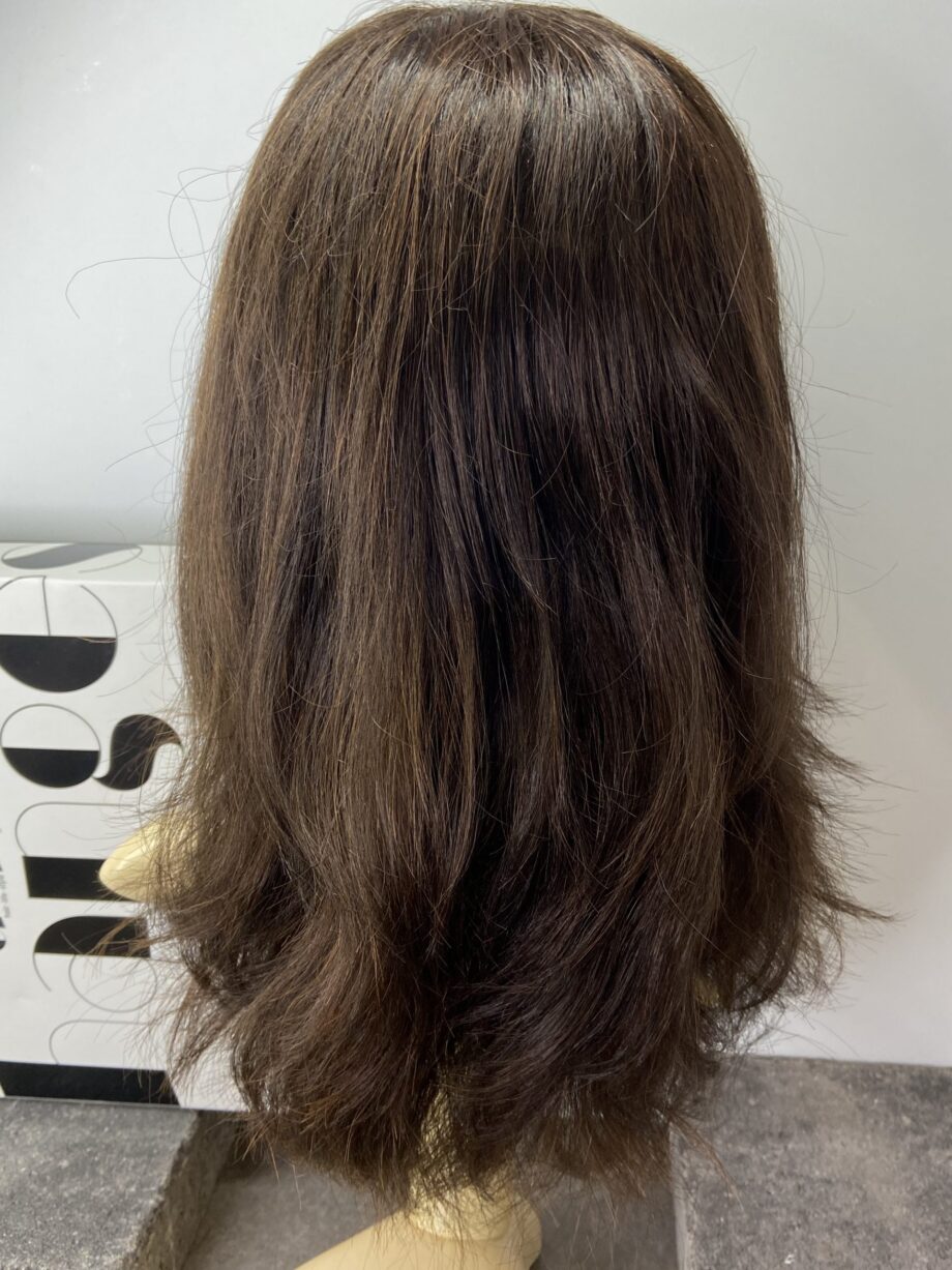 Boxed long wavy brown wig. Bbrlw76