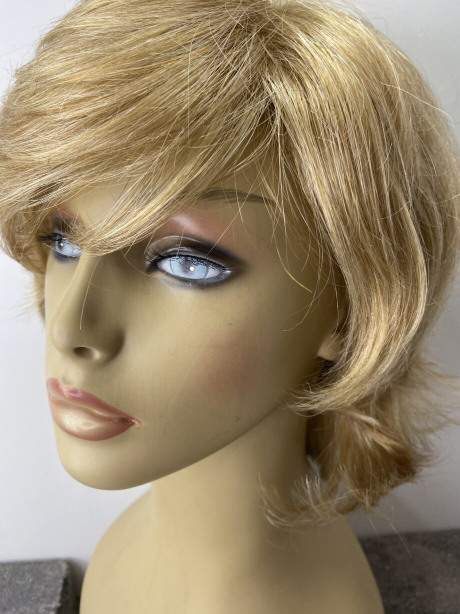 Long blonde wig. Pplblmc7997