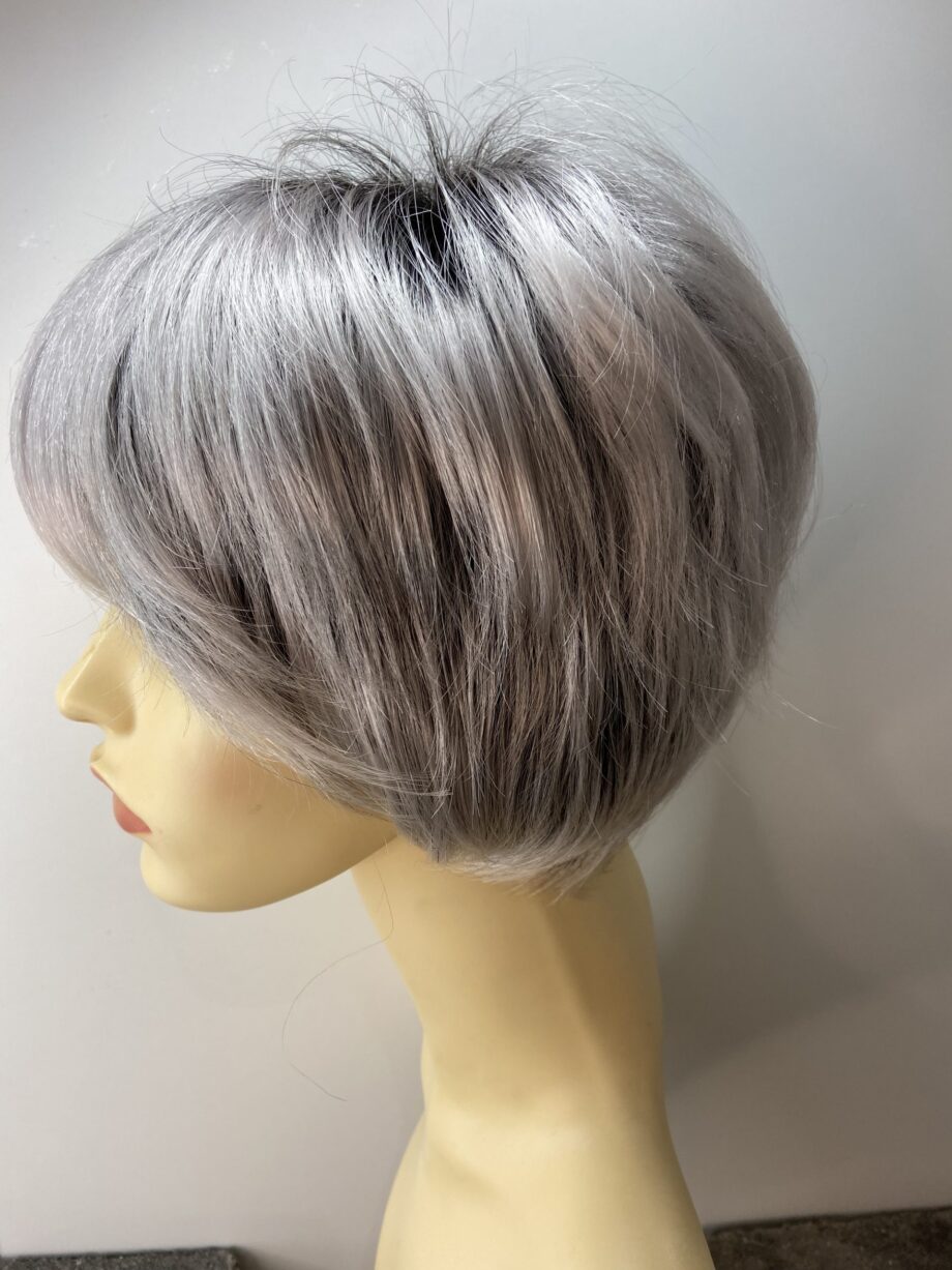 Elegant silver grey wig. Pplgss302