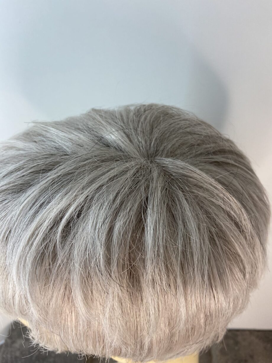 Silver short wig. Sgss583