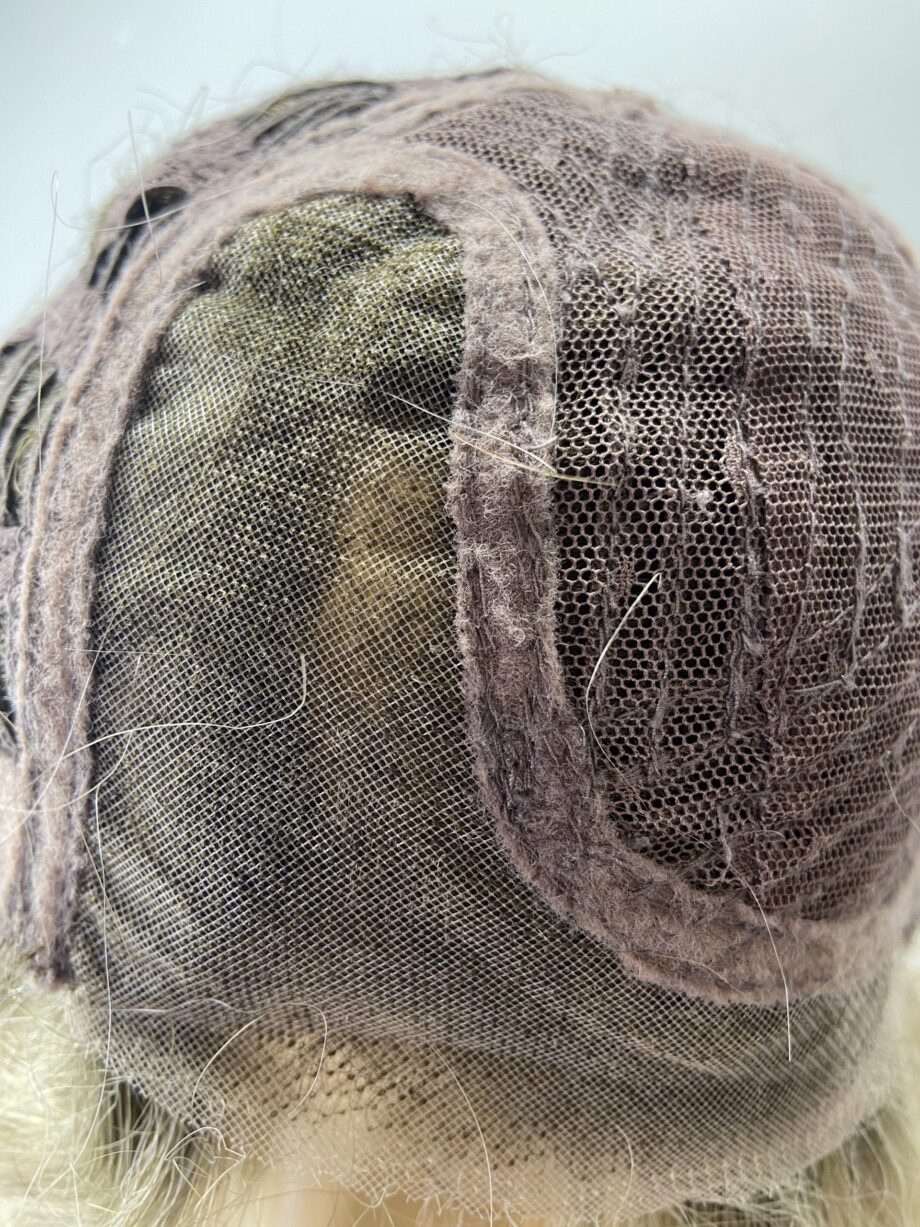Rooted blonde wig. Pplblms7991