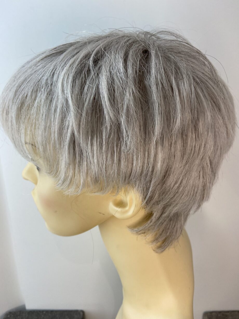 Silver short wig. Sgss583