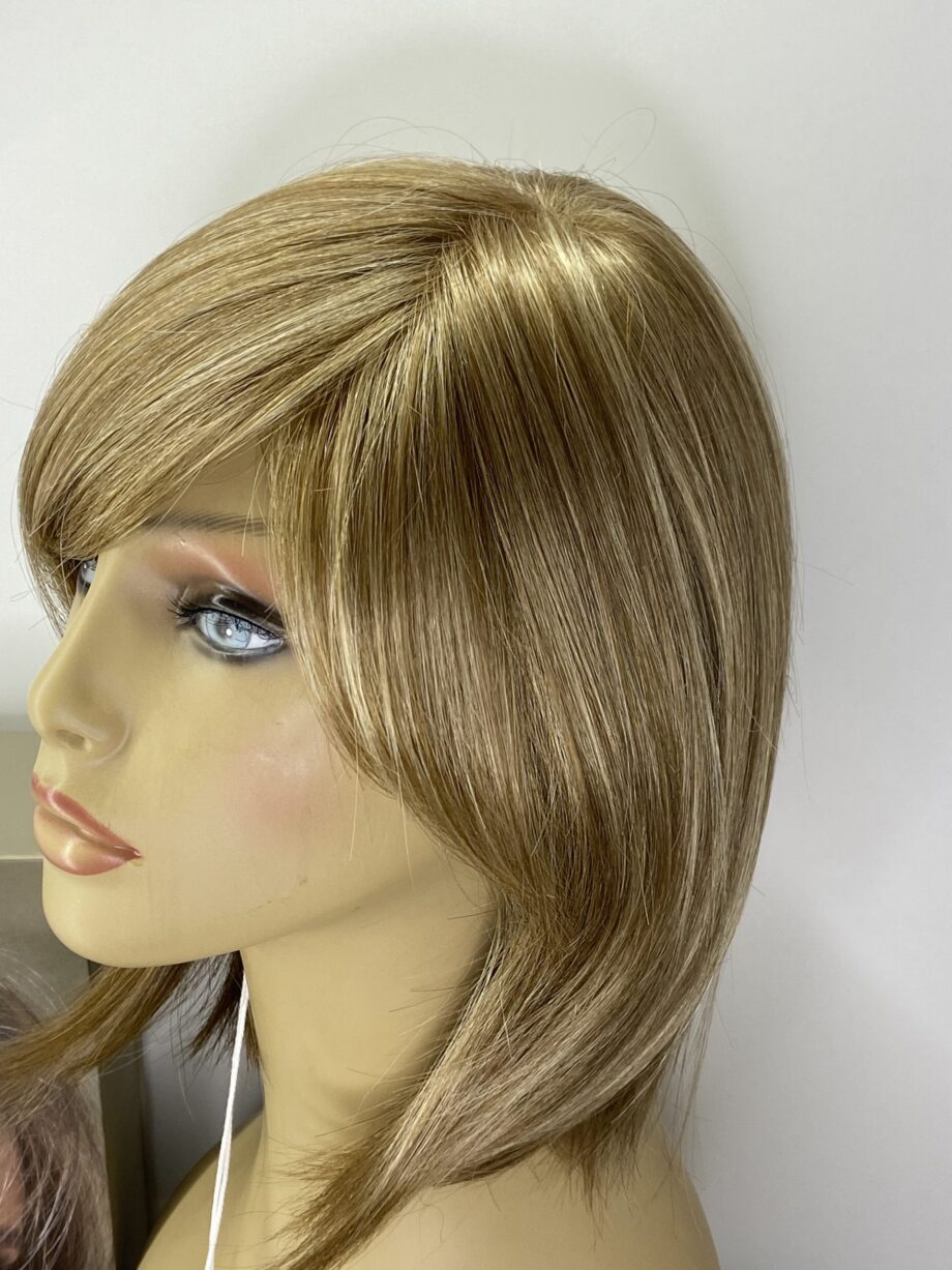 New boxed soft cap blonde wig. Bblls82