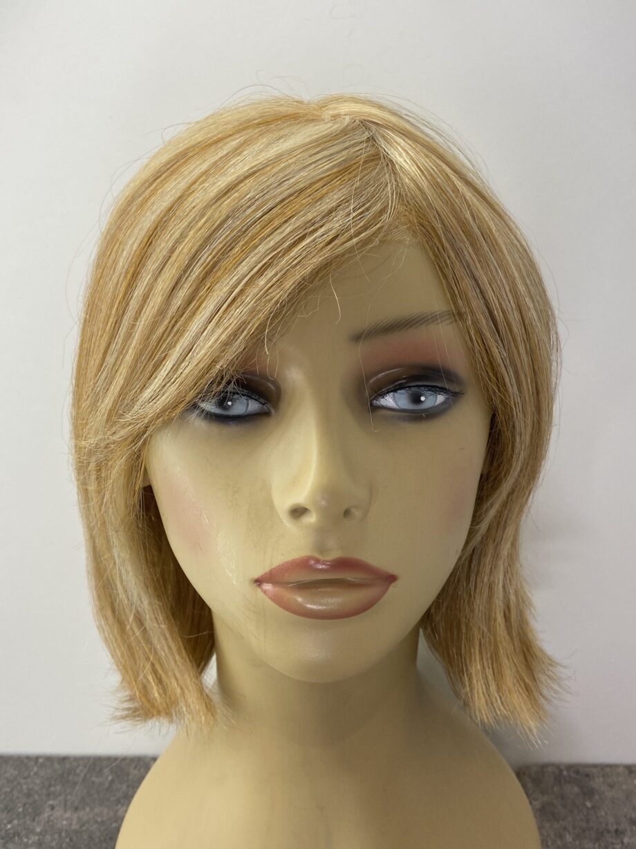 Light blonde silky wig. Pplblms796