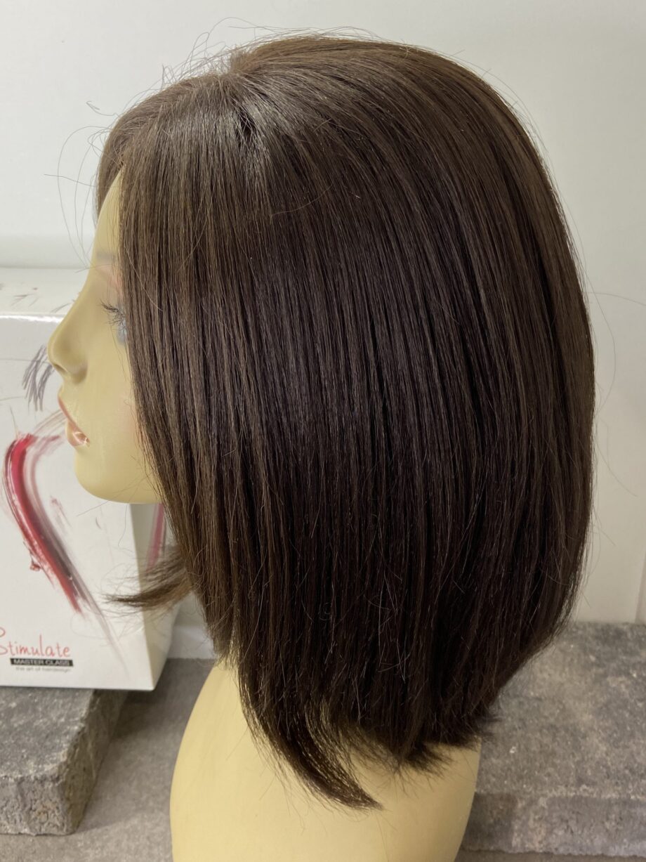 Boxed stylish brown long wig. Bbrls79