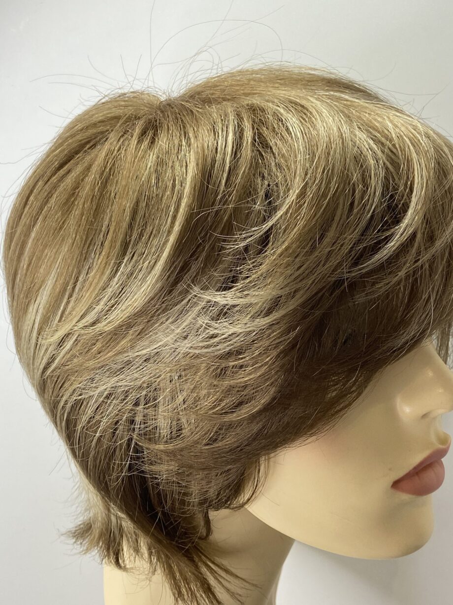 Light brown shiny wig. Pplbrmw795