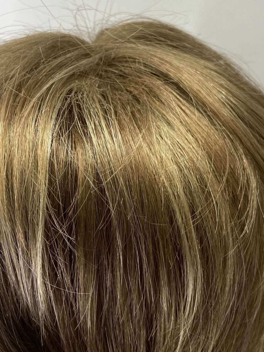 Light brown shiny wig. Pplbrmw795