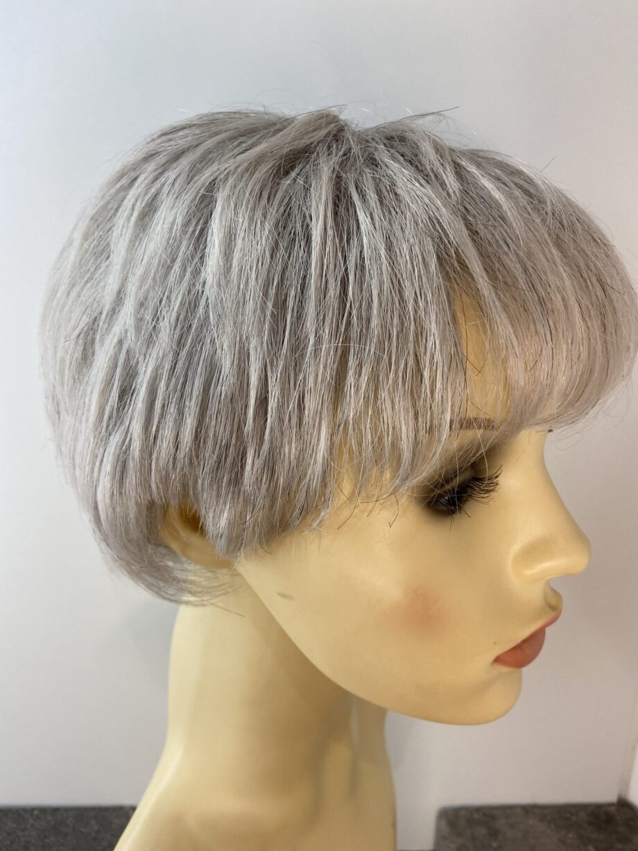 Silver short wig. Sgss583