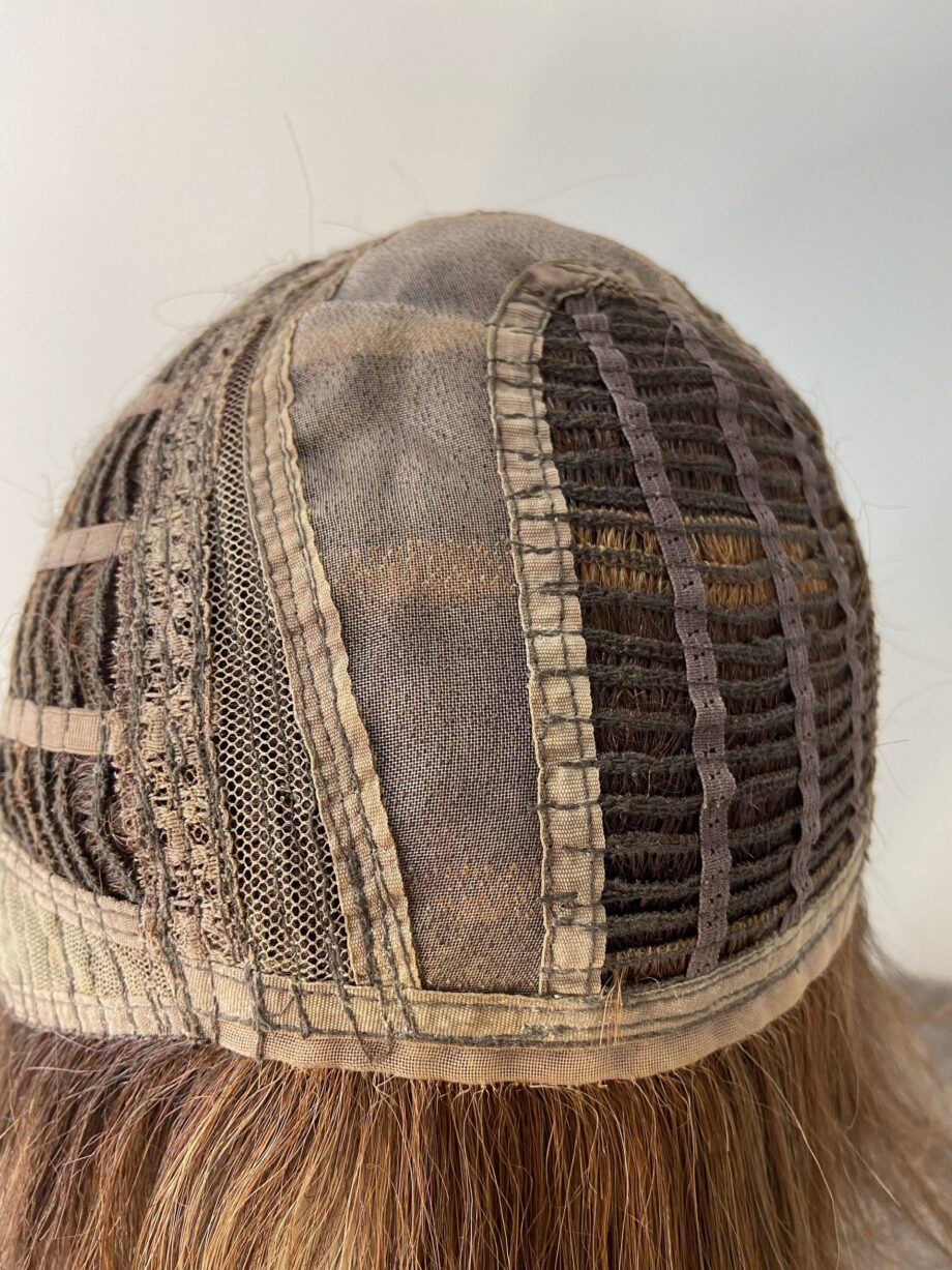 Reddish brown short wig. Rss586