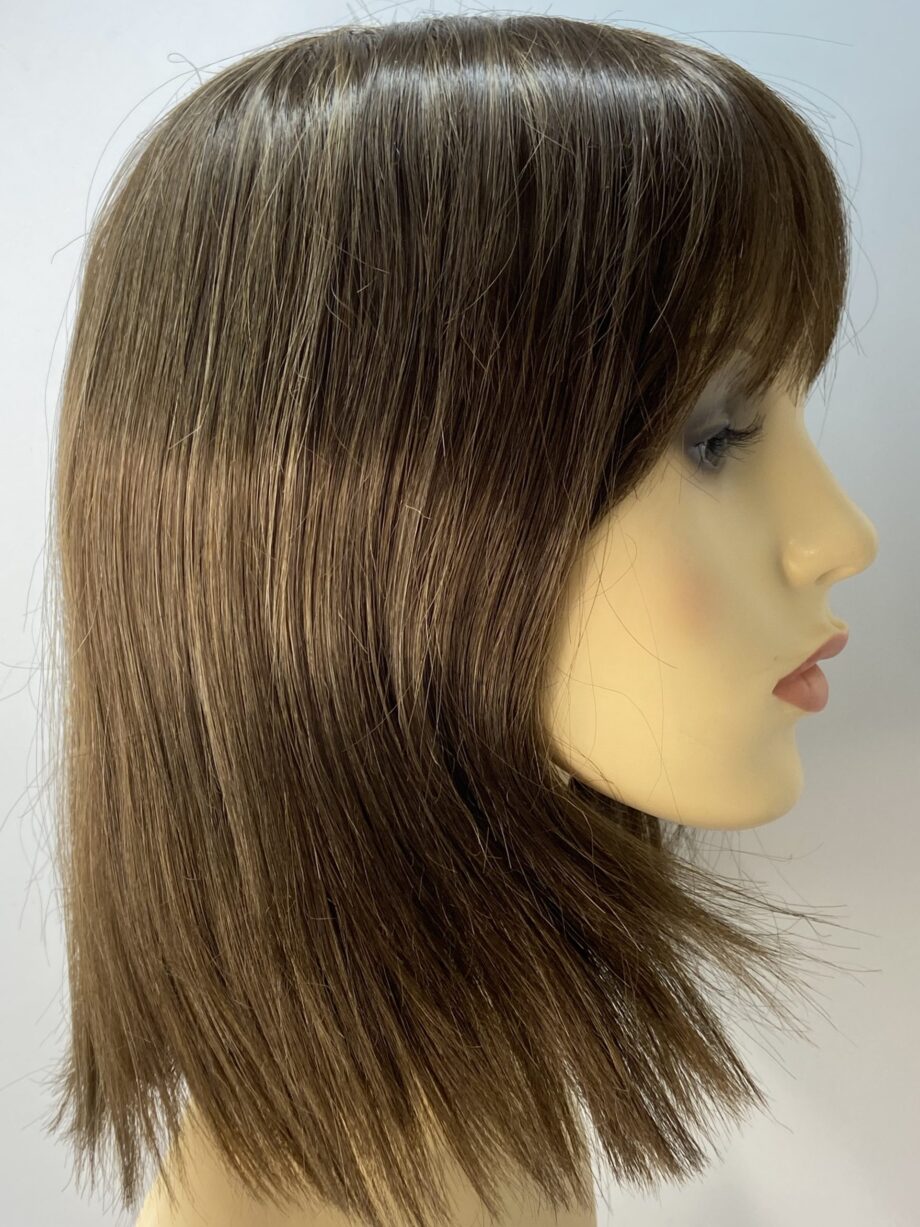 New dark brown mid length wig. Pplbrms298