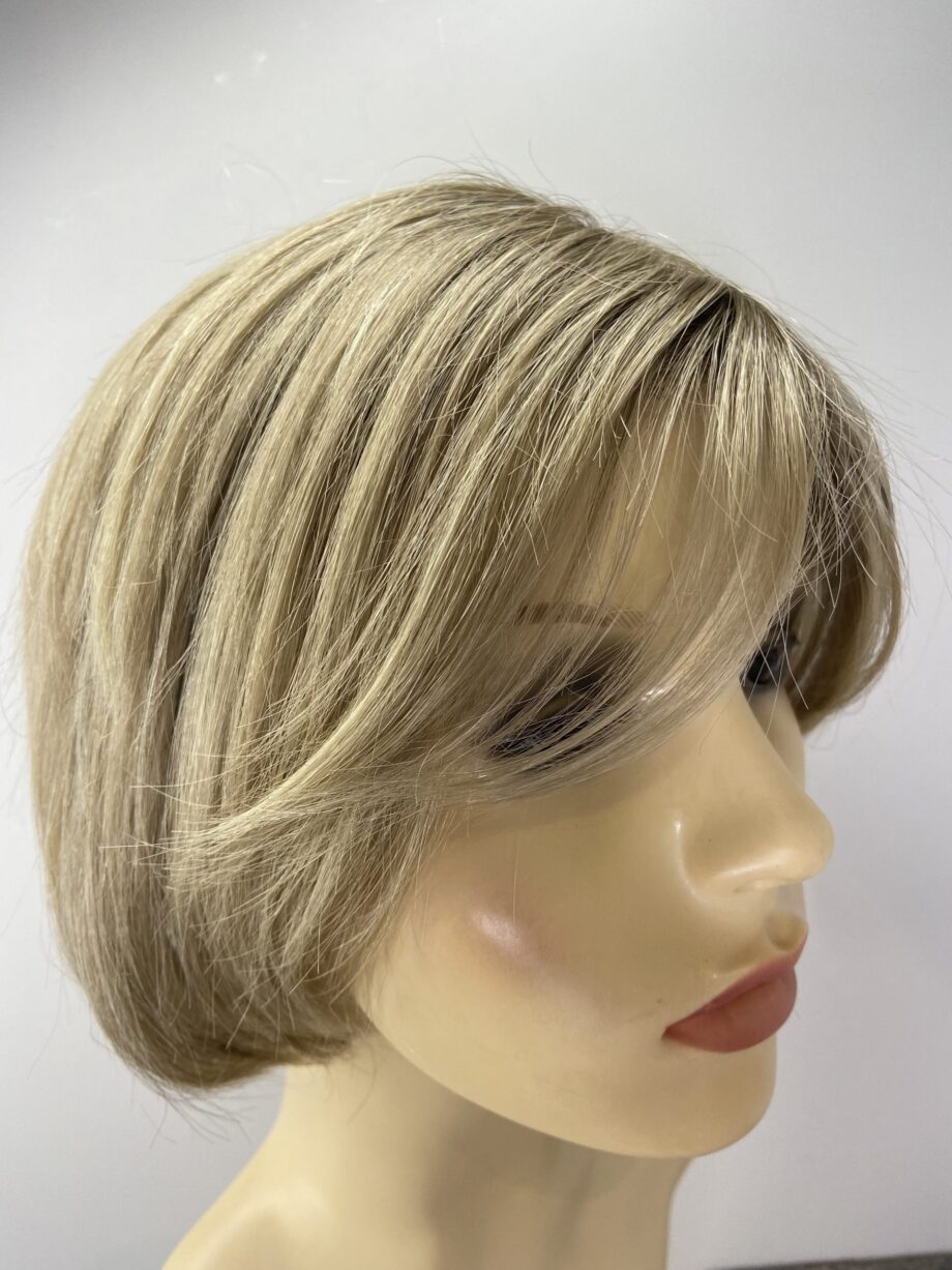 Rooted blonde wig. Pplblms7991