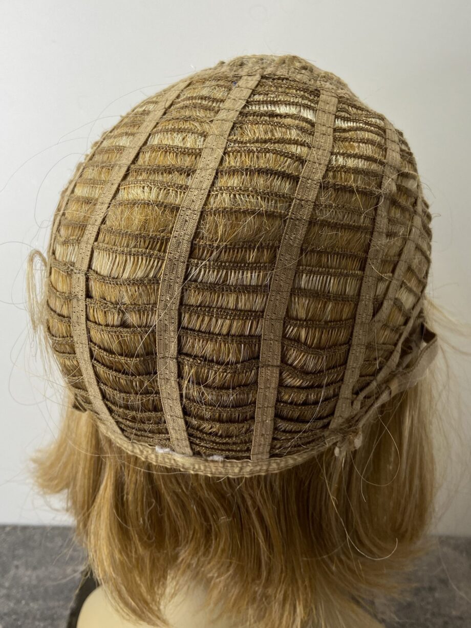 Light blonde silky wig. Pplblms796