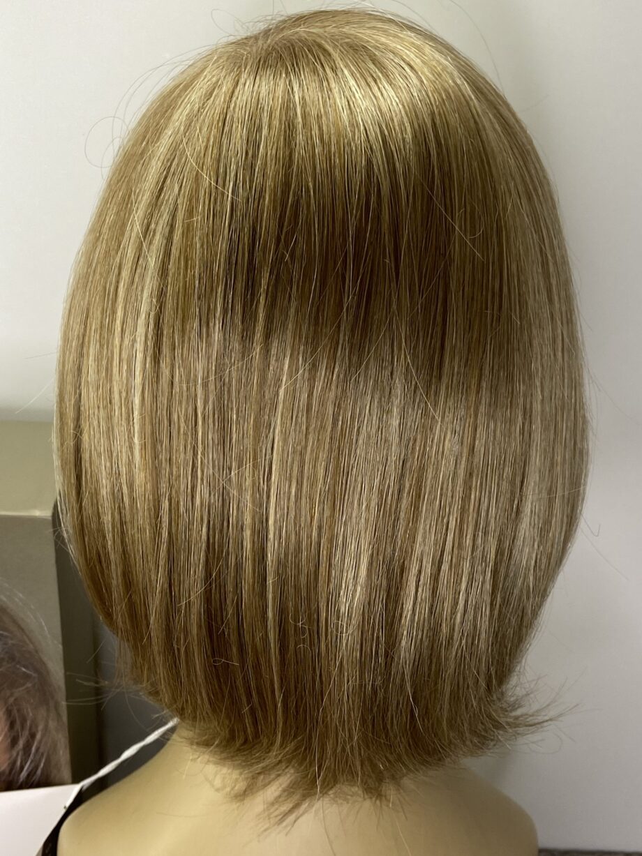 New boxed soft cap blonde wig. Bblls82
