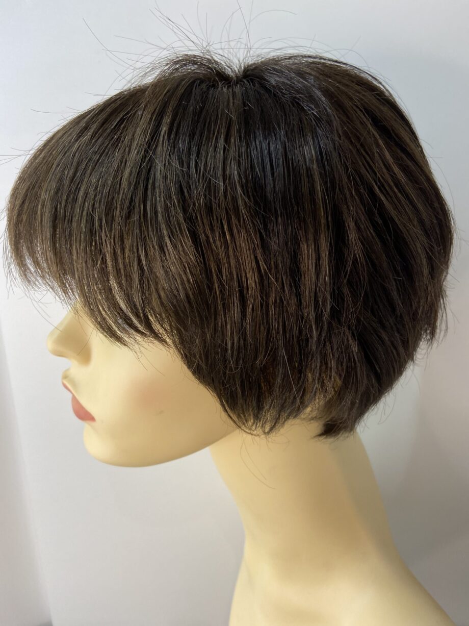 Sleek short brown. Brss585