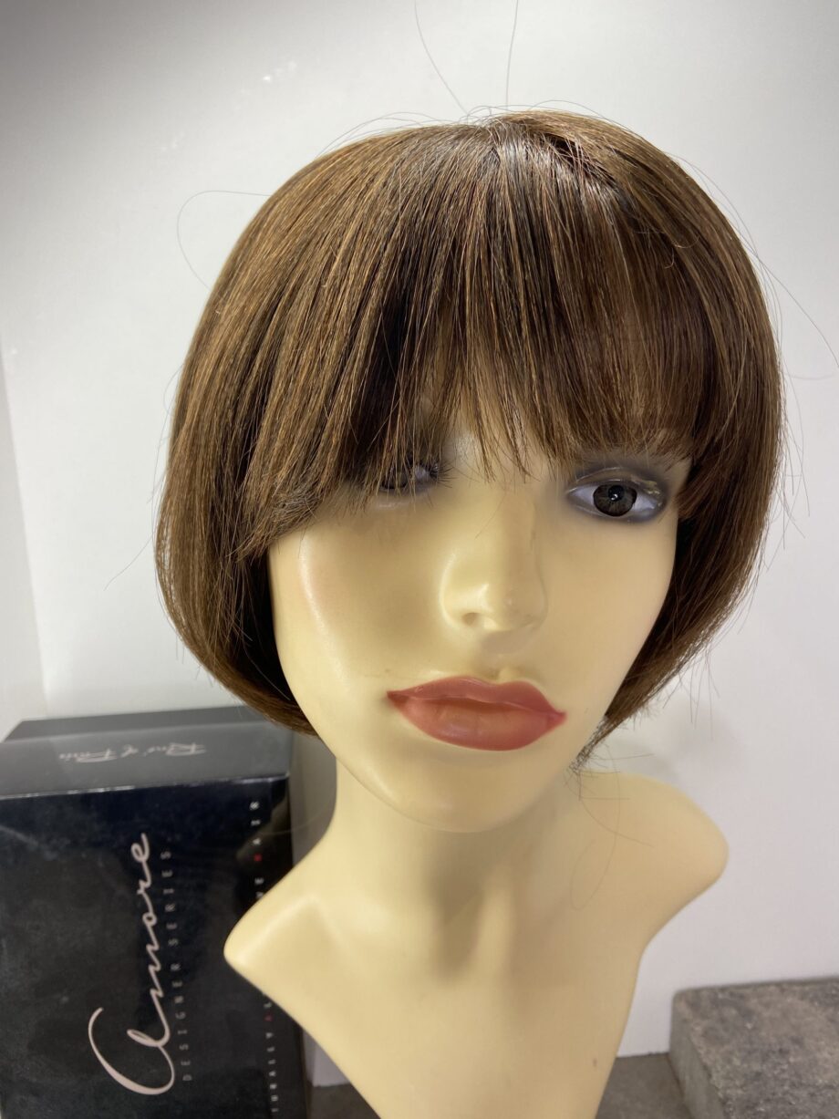 New boxed Brown Bob wig. Bbrss73