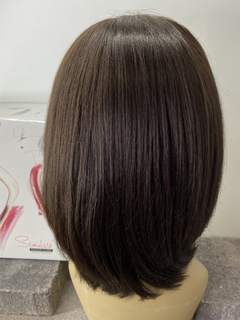 Boxed stylish brown long wig. Bbrls79