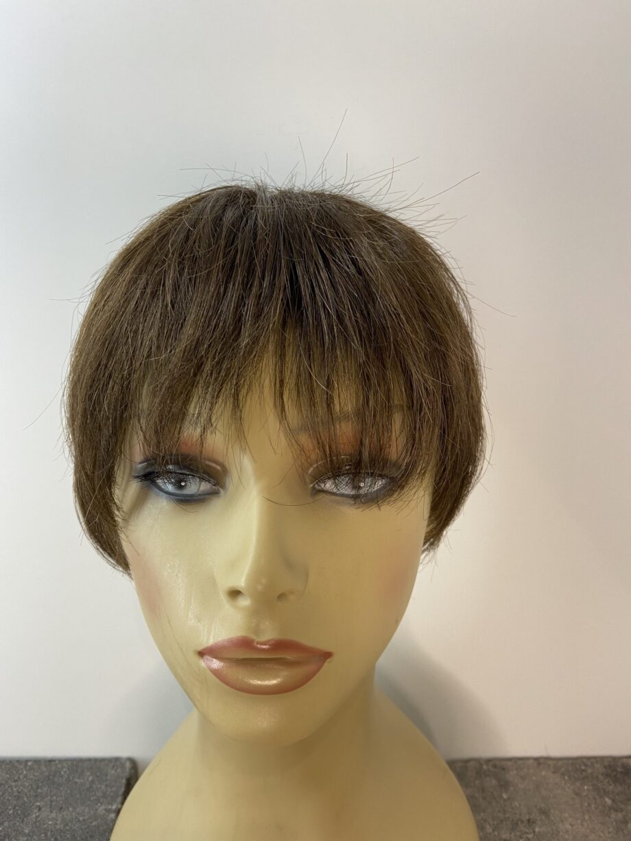 Short brown wig. Brss582